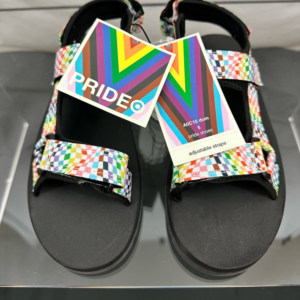 Pride Adventure Sandal - 3 Fully Adjustable Straps Kids/Small Adult Size… - Picture 3 of 8